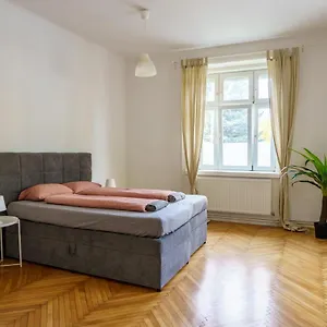Central Living - Schoenbrunn Apartament