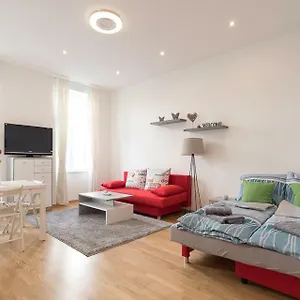Bright Red Heart In Leopoldstadt Apartament